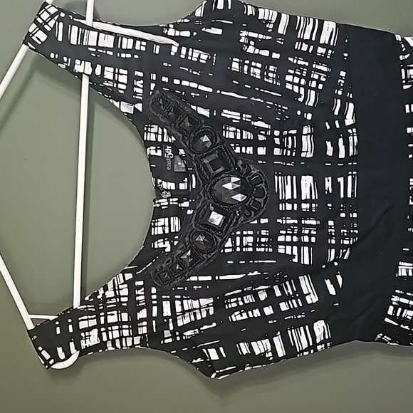 East 5th size 8 black and white - Picture 2 of 3